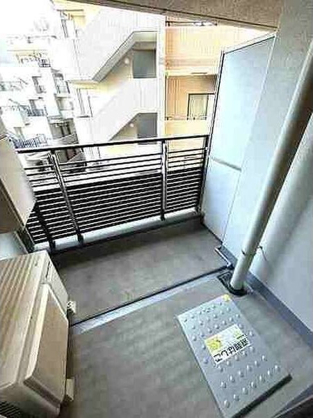 バルコニー　（別タイプ参考写真）Ｂｒｉｌｌｉａ山手動坂グランスイート　北