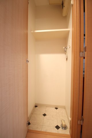 洗面設備　別室の室内写真となります。