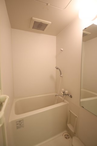 バス・シャワールーム　別室の室内写真となります。