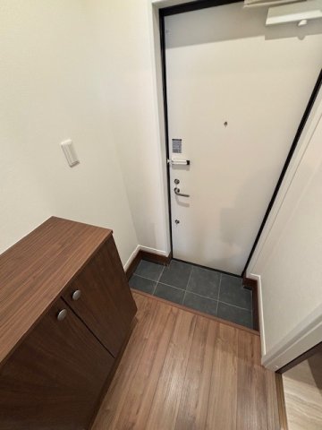 玄関　※同物件・同タイプの写真です。