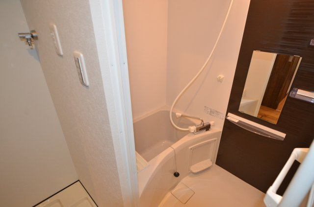 バス・シャワールーム　バストイレ別でおすすめです☆