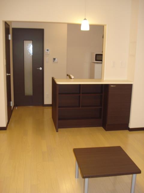 居室・リビング　居間：玄関廊下側