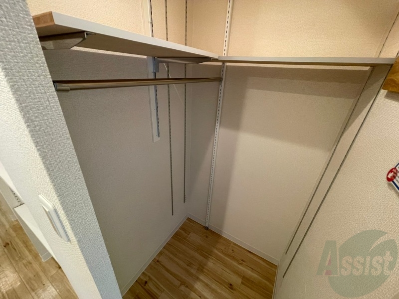 収納　クローゼットは奥行きもあり、荷物が多い方でも安心です。