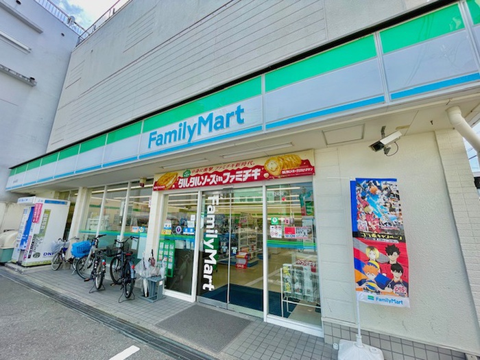 コンビニ　ファミリーマート 豊中本町店（コンビニ）まで138m