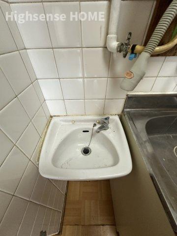 洗面設備　明るい洗面所です