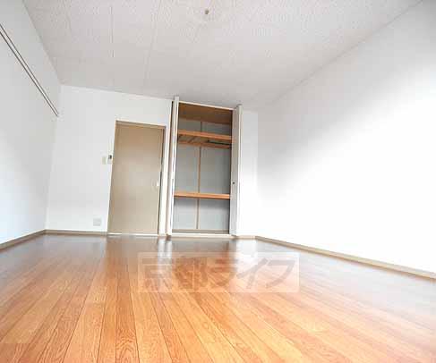 居室・リビング　ドーンと１０帖の洋室！