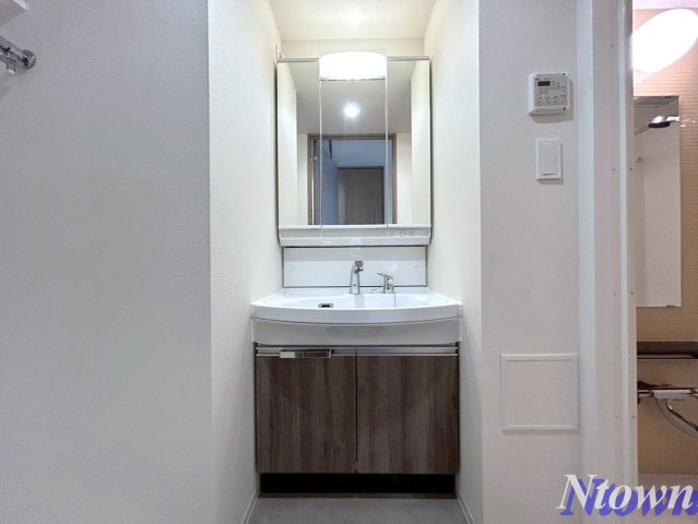 洗面設備　独立洗面台で身支度をすべて済ませてしまいましょう