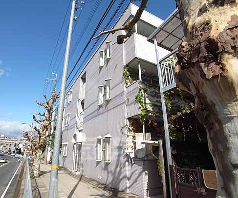 建物外観　キレイなタイル貼りの外観です