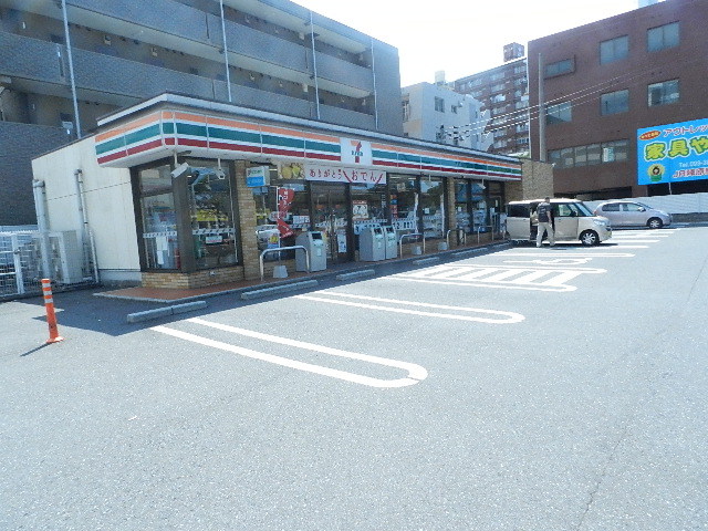 コンビニ　セブンイレブン八幡筒井町店（コンビニ）まで219m