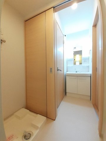 洗面設備　ゆったりとスペースのある洗面所