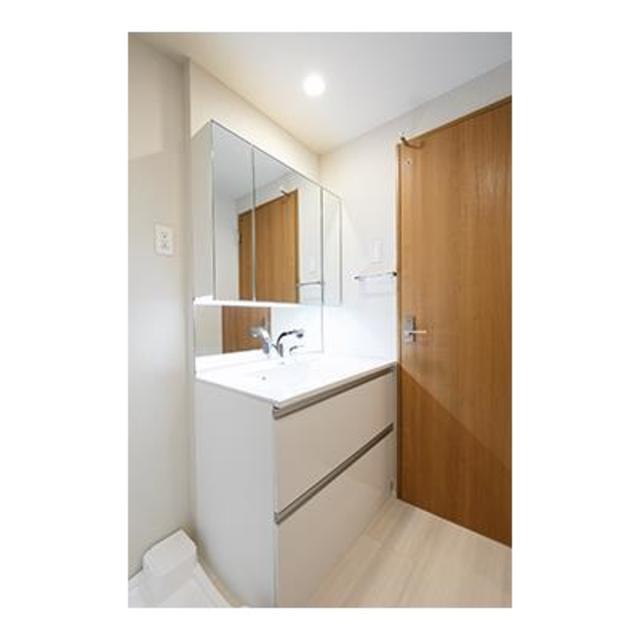 洗面設備　※写真は同タイプ住戸です。