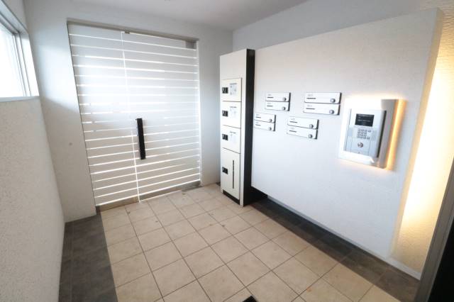 エントランス　エントランスも高級感♪