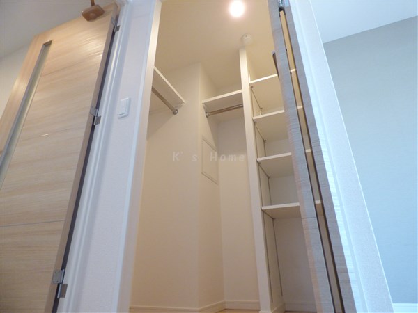 収納　ウォークインクローゼットでタンスいらず