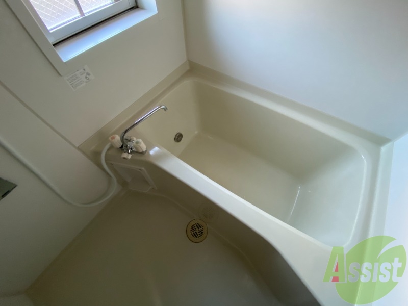 バス・シャワールーム　バスルームには窓もあるので、カビも生えにくそうです。