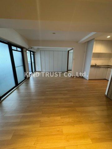 居室・リビング　こちらのリビングで趣味の時間をお楽しみください