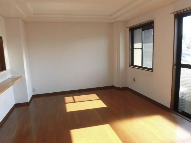 居室・リビング　広くて明るいリビング