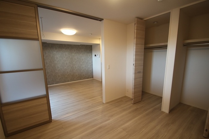 その他部屋・スペース　南向きの洋室5.3帖♪クローゼットがございます☆