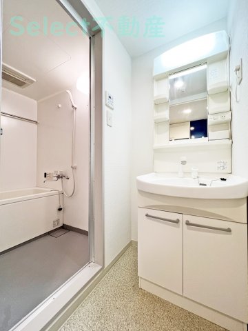 洗面設備　広い洗面スペース