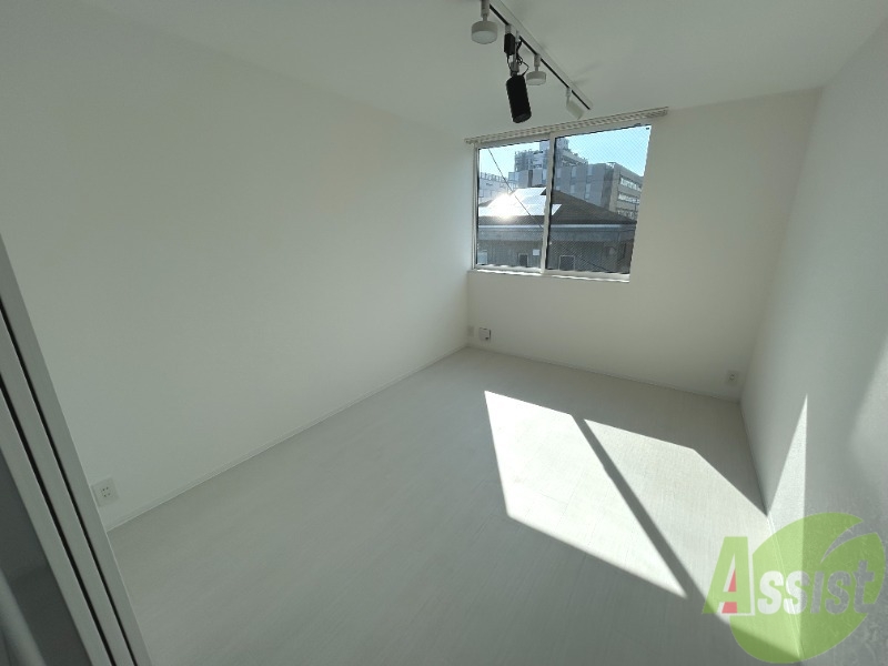 その他部屋・スペース　３階には寝室用のお部屋がございます。広さは６．１帖です。