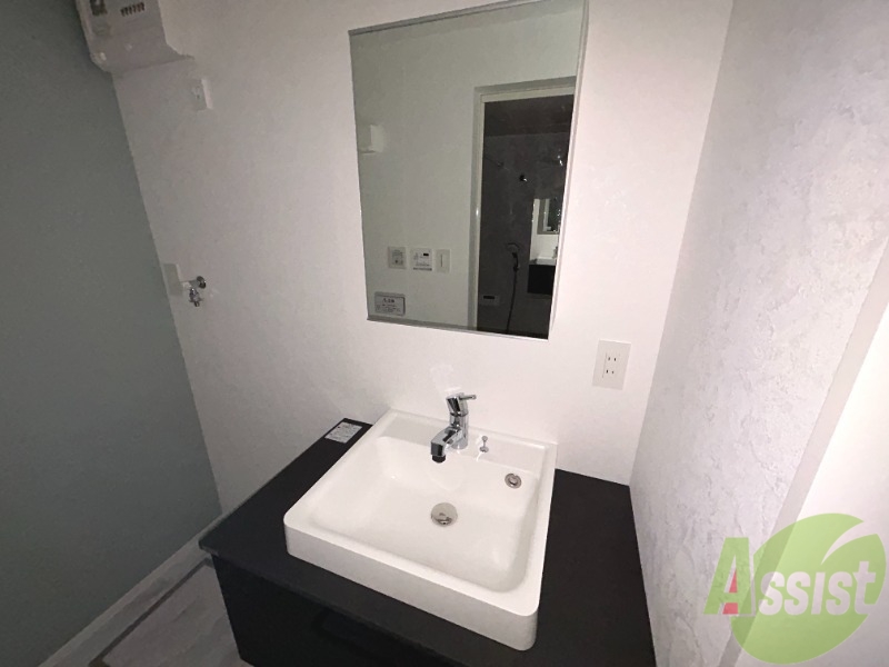 洗面設備　独立洗面台もございます。朝の支度はここで済ませましょう。