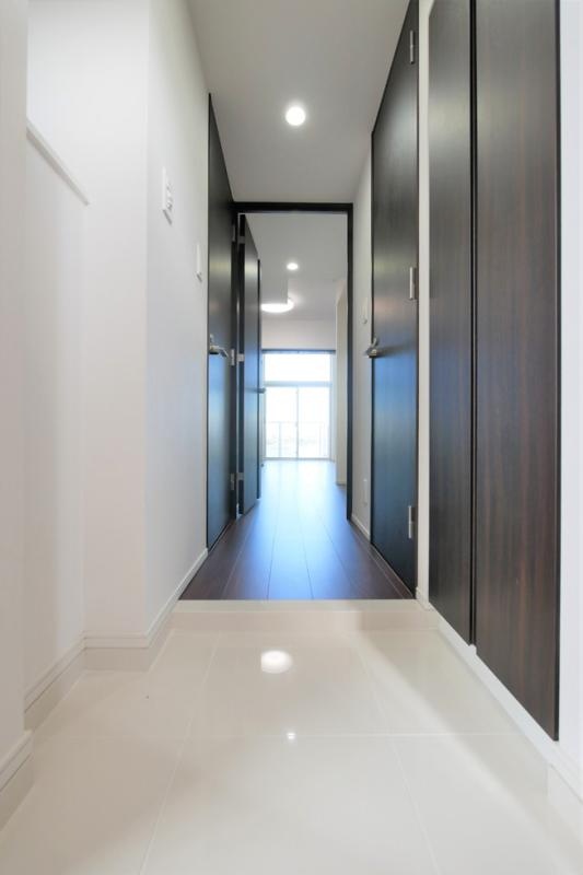 玄関　人感センサー付き玄関照明　■モニタ付インターホン