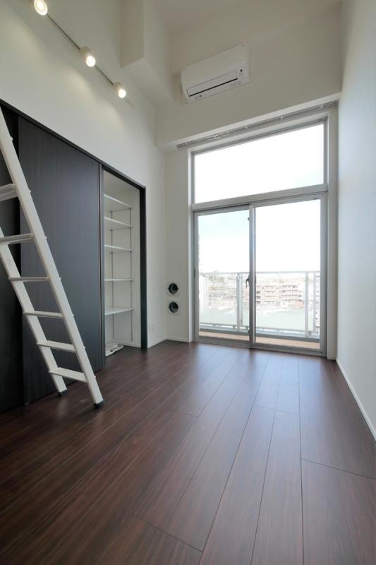 居室・リビング　■エアコン■24時間換気システム■ダウンライト