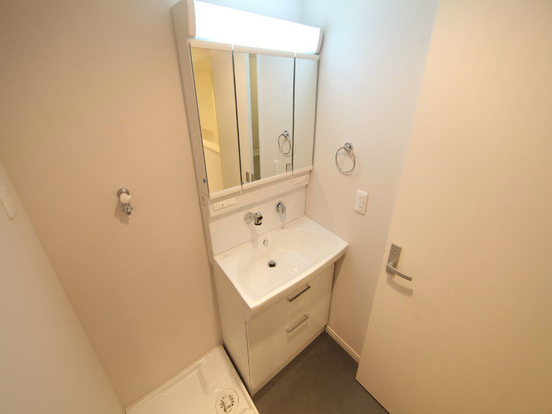 洗面設備　脱衣所　独立洗面台（シャンプードレッサー）洗濯機用意できます