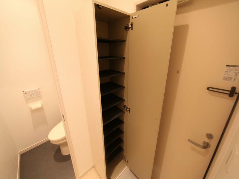 玄関　玄関　シューズボックス付（収納充実してます）