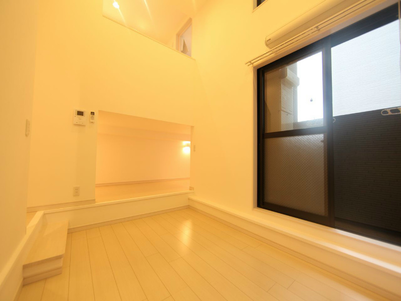 居室・リビング　洋室5帖　アンダーロフト5.2帖（収納でも部屋でも使えます）