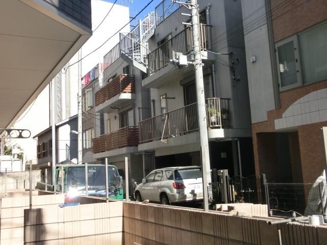 その他設備　バルコニー　建設中