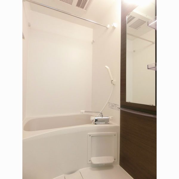 バス・シャワールーム　同型タイプの為、現状を優先致します。