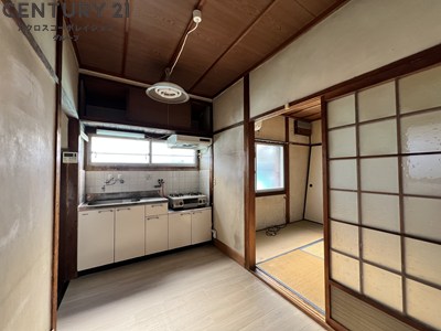 居室・リビング　壁付けキッチンでスペースを有効活用できます！