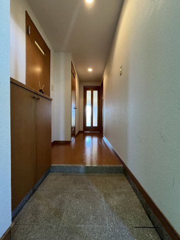 玄関　シューズボックス付きの玄関です☆