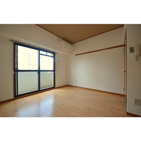 居室・リビング　室内