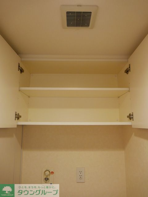 その他設備　洗濯機置場上部収納