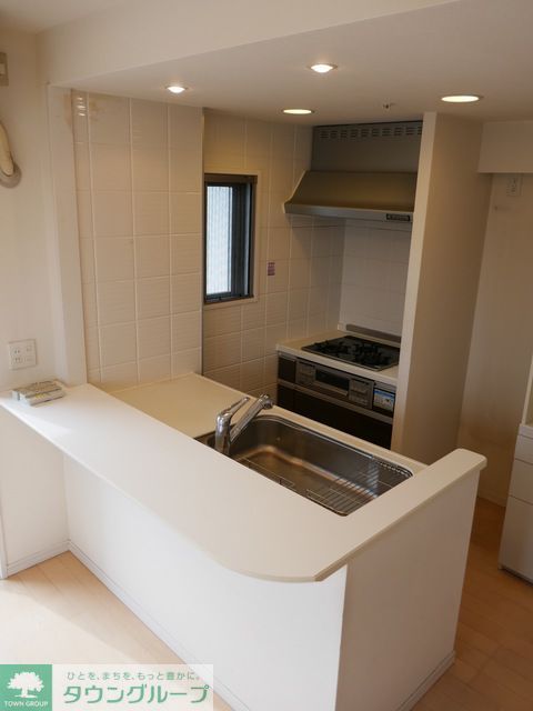 キッチン　カウンターキッチン・グリル付き3口ガスコンロ