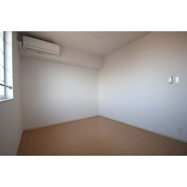 その他設備　エアコン合計２台付き