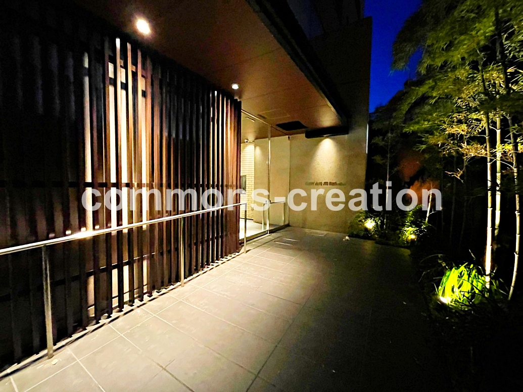 コンビニ　ファミリーマート東麻布一丁目店（コンビニ）まで157m