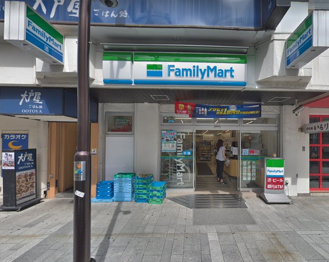 コンビニ　ファミリーマート 横浜元町店（コンビニ）まで392m