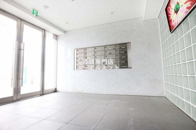 エントランス　毎日通る場所だからこそ、洗練された空間に