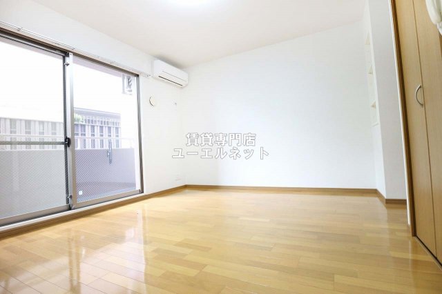 居室・リビング　ゆったりとくつろげる、落ち着きのある居室空間です