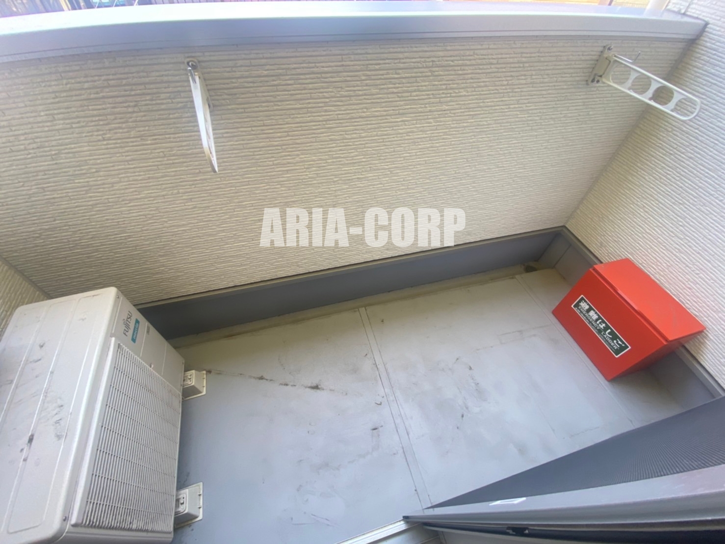 バルコニー　バルコニー、室内物干し機、浴室の3か所で洗濯干しが可能です！