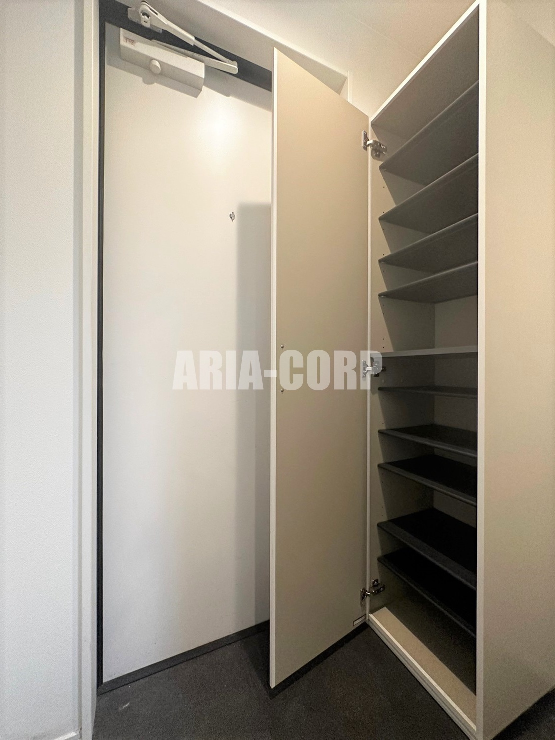 玄関　たくさん入るシューズボックス付き♪