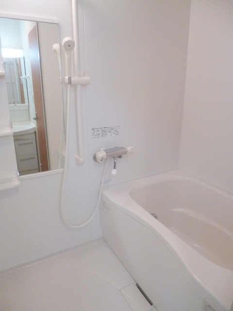 バス・シャワールーム　追焚機能付きのゆったりサイズの浴室♪