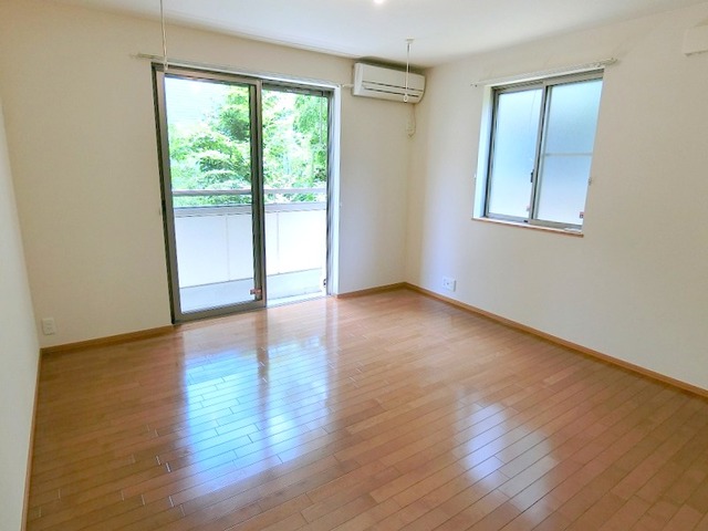 居室・リビング　2面採光の明るいお部屋♪