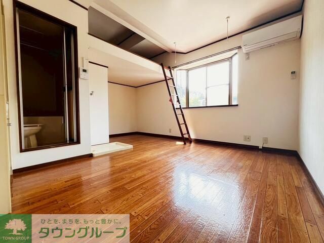 居室・リビング　同建物別号室別タイプ参考写真です