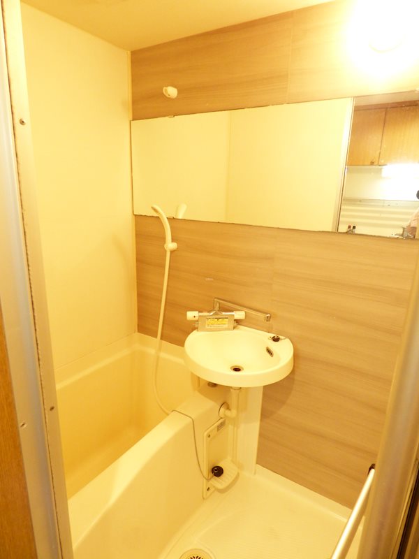 バス・シャワールーム　別部屋のお写真です。ご参考までに！