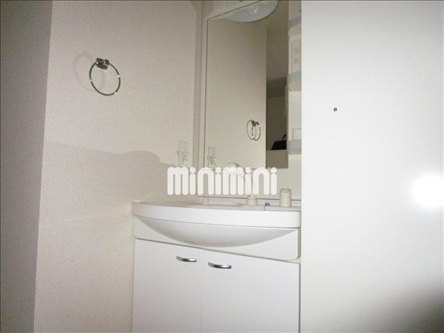 洗面設備　シャンプードレッサー付きの洗面