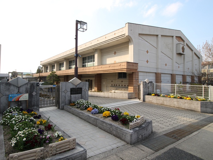 小学校　名古屋市立植田小学校（小学校）まで826m