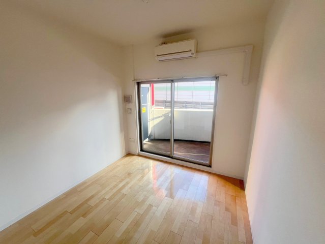 その他部屋・スペース　ゆとりのあるベッドルームで快適な睡眠をとってくださいね。